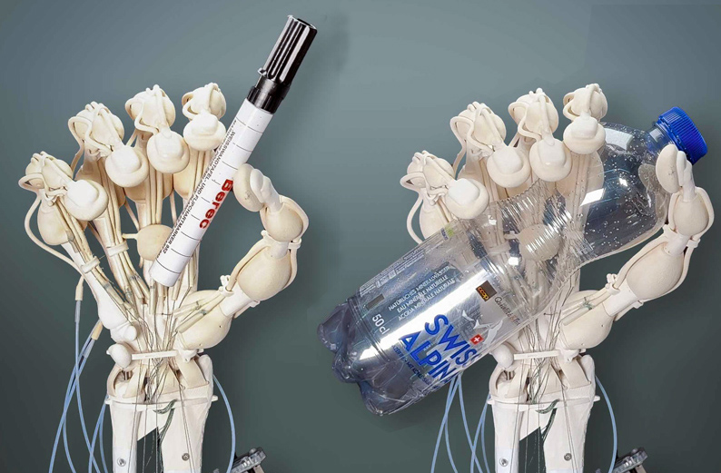 3D printed in one go: A robotic hand made of varyingly rigid and elastic polymers. (Photograph: ETH Zurich/Thomas Buchner).