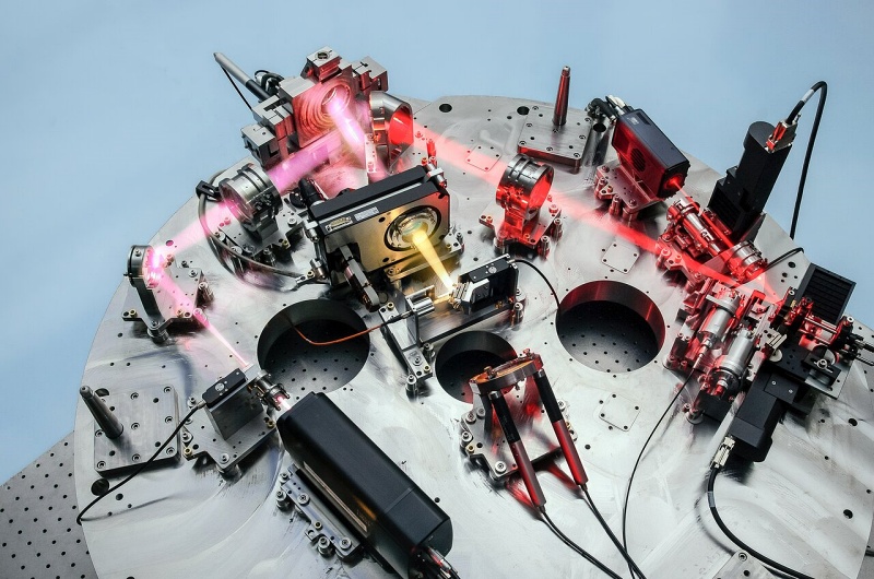 Aside from the new laser frequency comb, the NIRPS instrument also uses adaptive optics, correcting aberrations caused by the Earth's atmosphere. N. Blind (Observatoire de Gen&egrave;ve)/NIRPS consortium/ESO.