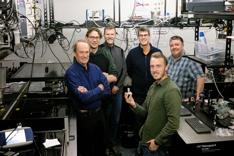 Researchers Steve MacLean (CTO at Infinite Potential Laboratories), Sylvain Fourmaux (Research Associate at INRS), Fran&ccedil;ois Fillion-Gourdeau (Research Associate at Infinite Potential Laboratories), St&eacute;phane Payeur (Research Officer at INRS), Simon Valli&egrave;res (Postdoctoral Researcher at INRS) and Fran&ccedil;ois L&eacute;gar&eacute; (Director EMT Centre). Credit: INRS.