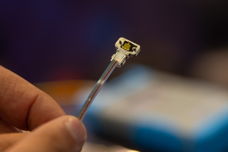 Teramount's self-aligning optics enable large assembly tolerances, enabling detachable connectivity for co-packaged optics. Image: Teramount.