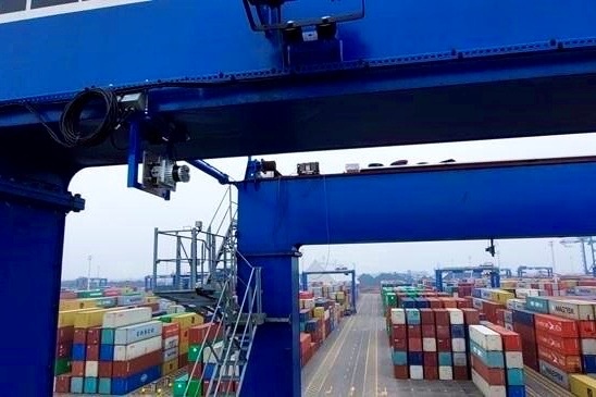 A gantry crane outfitted with Ouster lidar sensors, as part of a collaboration with German sensor specialist LASE to automate the handling of containers. Photo: Business Wire.
