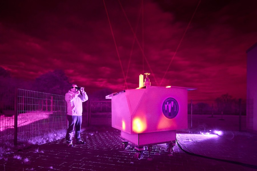 The mobile lidar system sends five beams into the night sky. With four small and one large telescope, it detects the photons from up to 100 km altitude and provides climate data in real time. Credit: Fraunhofer ILT/Ralf Baumgarten.
