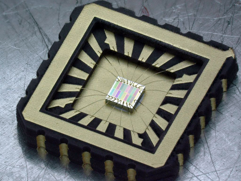 ChipSense enables the creation of novel material sensors that are 1000 times smaller and up to 50 times cheaper. Image: MantiSpectra.