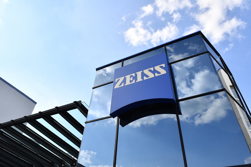 With global employee numbers now at more than 41,000, Zeiss continues to hire at speed - saying it still has 2000 vacancies in Germany alone. The optics giant's sales look set to approach and possibly exceed &euro;10 billion for the first time in its current fiscal year, which ends in September. Photo: Zeiss Group.