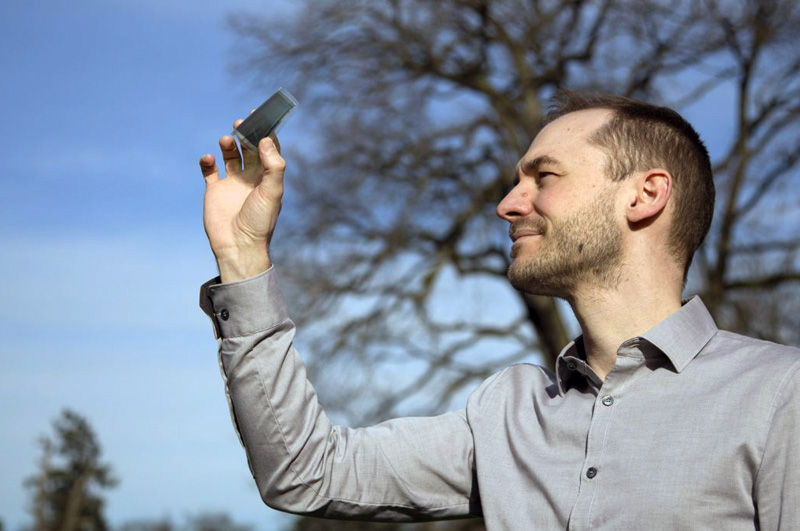 In the research project SEMTRASOL, highly efficient, semitransparent organic solar cells are being developed at KIT. Photo: KIT.