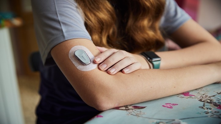 Continuous glucose monitoring (CGM) devices already exist, but currently no optical CGM has gained FDA approval. Apollon and MIT are aiming to change that within five years. Photo: Diabetes UK.