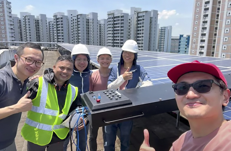 EtaVolt team: (L-R) Co-founder Andy So, Irwan Kasim, Chen Peow, Zuo Ming, Gordon Ling, and Stanley Wang.