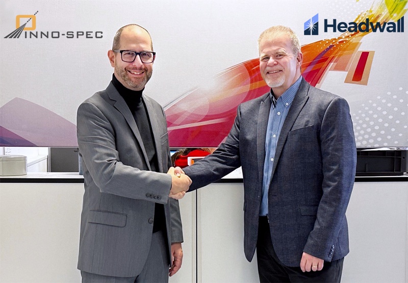 Joining forces with inno-spec will add to Headwall's expertise in industrial applications of hyperspectral imaging systems - for the growing field of machine vision in particular. Pictured are inno-spec founder and CEO Oliver Grass (left), and Headwall's new CEO Mark Willingham. Photo: Headwall Photonics.