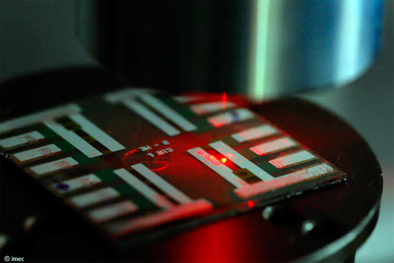 Power up: transparent perovskite light emitting diodes on sapphire substrate with scaled emission area for injection of ultrahigh current densities. Image: Imec.
Jade Liu.