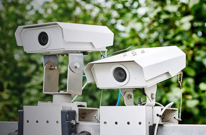 Flir has launched the TrafiBot Dual AI camera, a multispectral camera system, which can contribute to traffic flow and road safety. This multispectral camera automates incident detection, boosts fire detection. Photo: Teledyne Flir.