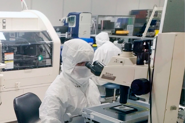 At Infinera's optical semiconductor fab located in Sunnyvale, California, the company's engineers develop and manufacture indium phosphide-based PICs for use in high-capacity optical networking solutions. Image: Infinera.