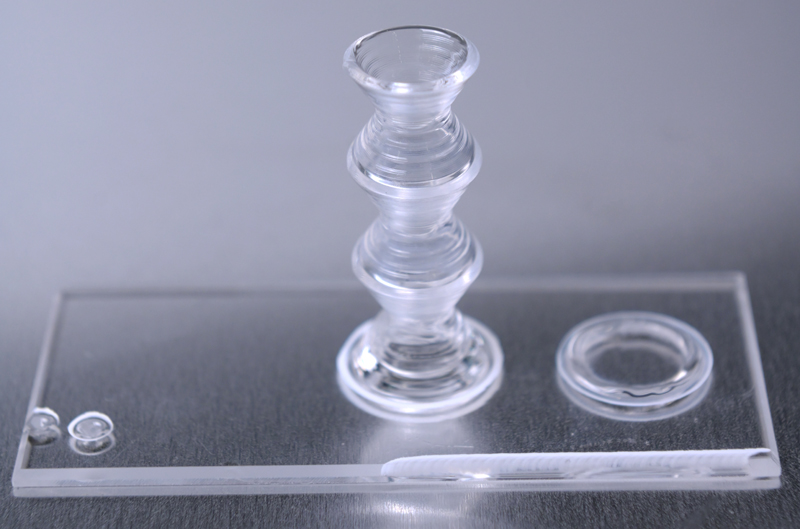 Additive manufacturing with glass enables new applications in the fields of optics, medical technology and structural glass construction.Photo: LZH.


<cap 2>The LZH is working on the additive manufacturing of special materials, including melting moon dust on the moon. Photo: LZH.