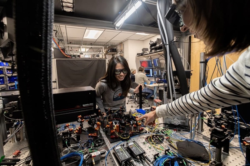 Lightsynq's quantum interconnect laboratory at the startup's headquarters in Boston. The team uses cryogenic and optical test and measurement systems in this lab to validate the performance of the diamond-based quantum interconnects. Photo: Lightsynq.
