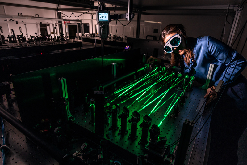 Optical parametric oscillator pumped by ytterbium thin disk laser. &copy; Axel Griesch

