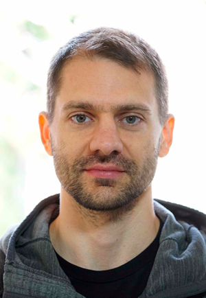 Dr. Robin Lang was honored at PVSEC-35 for the oral presentation of his paper 