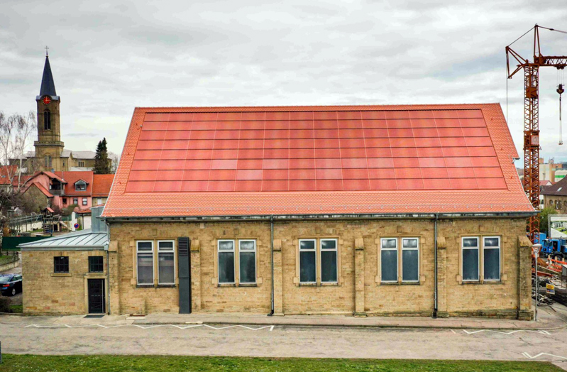 Historic building in Eppingen, Germany, with a red roof-integrated PV system. It has been shown that a homogeneous PV integration increases their acceptance. &copy; Fraunhofer / photo: Sarah de Carvalho.