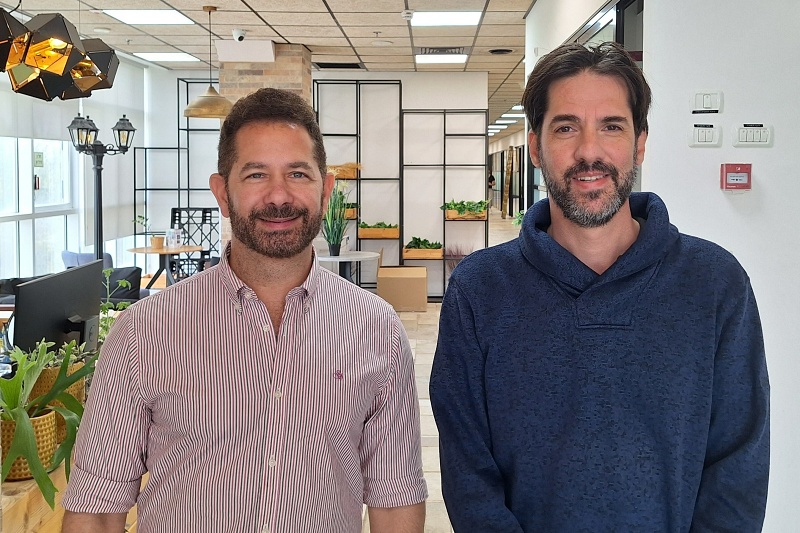 DustPhotonics CEO Ronnen Lovinger (left), with Yoel Chetrit, the Israeli startup's CTO and VP of research and development. Photo: DustPhotonics.