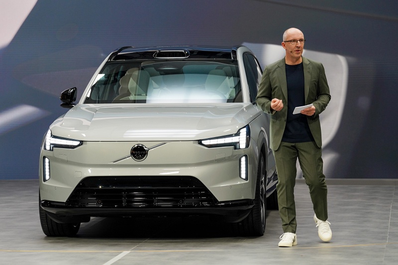 Volvo's EX90 - the firm's new flagship electric vehicle - as seen when it was unveiled back in 2022. Luminar's lidar is a standard feature for the model, and can be seen in this image, housed above the center of the windshield. The car's full production launch had been slated for late 2023, but that was pushed back to mid-2024, reportedly because of the sheer complexity of software coding associated with the lidar element. Once production does kick in, it should provide a major boost to Luminar's sales revenues. Photo: Volvo Cars.