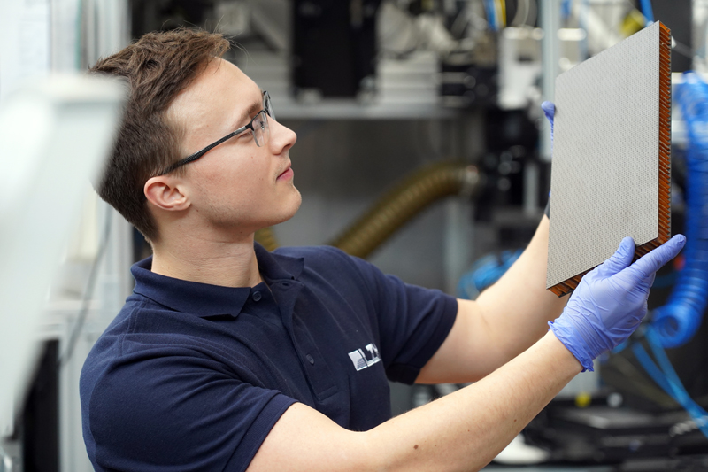 Holes can be drilled quickly and automatically in CFRP and sandwich materials using laser technology (Photo: LZH)