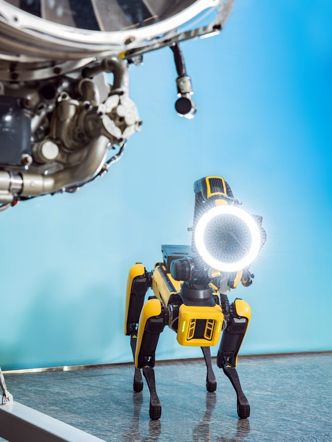 A combined robot dog and handheld 3D scanner makes measuring process even more agile and flexible. &copy; Fraunhofer IOF