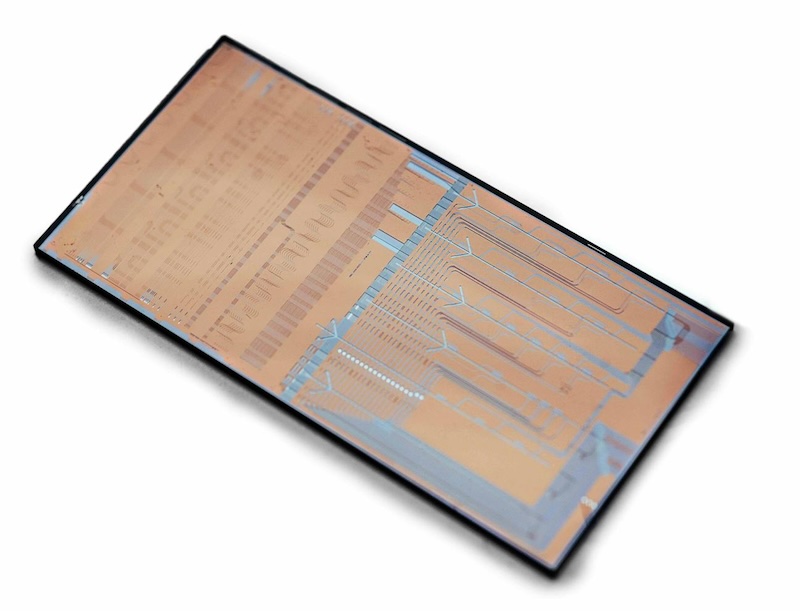The on-chip flow cytometer, fluidics and optics combined. Credit: imec.