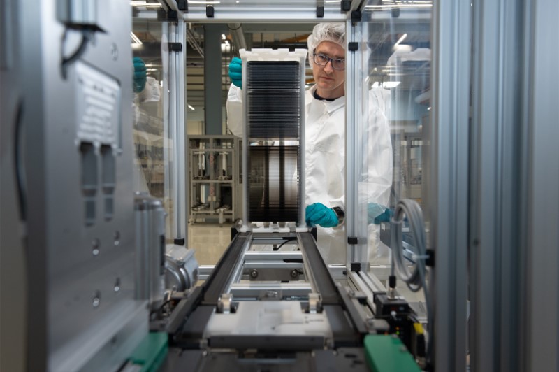 Oxford PV produces high-efficiency tandem solar cells at its manufacturing facility in Brandenburg an der Havel, Germany. Photo: Oxford PV.