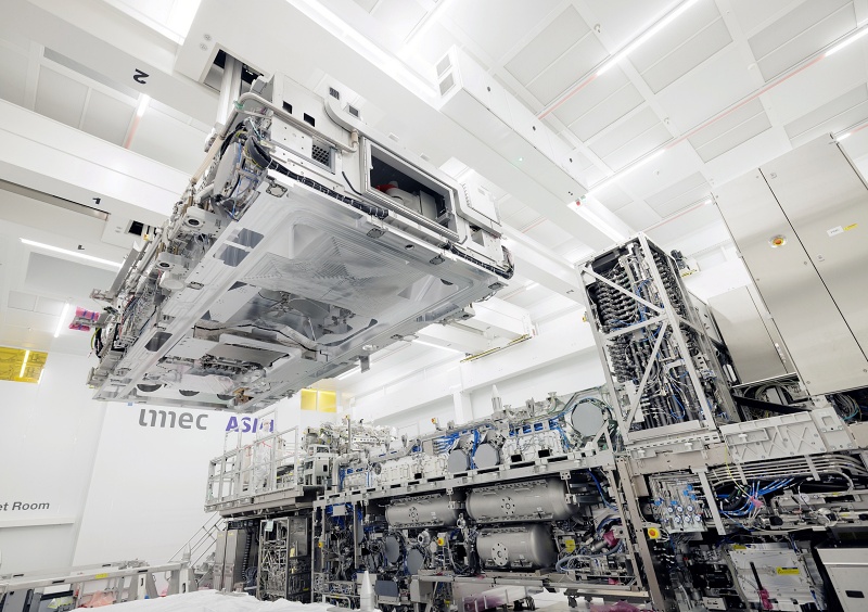 The High-NA EUV lab in Veldhoven is now offering access to a state-of-the-art tool capable of patterning sub-nanometer features into semiconductor wafers. Photo: ASML/imec.