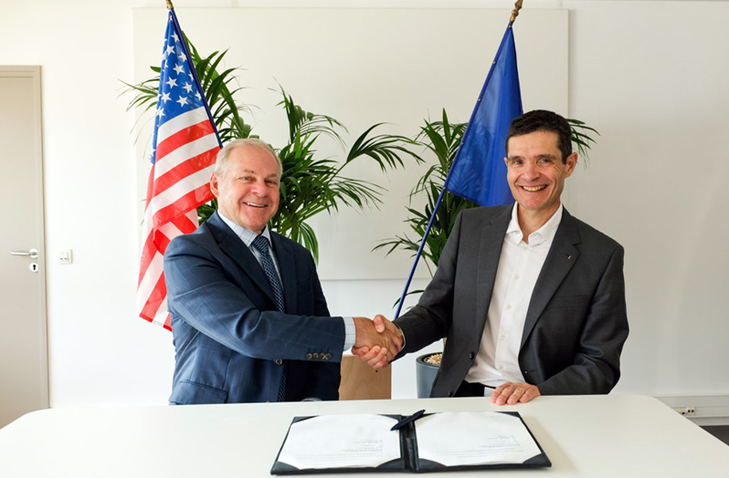 NY CREATES' President Dave Anderson and CEA-Leti CEO S&eacute;bastien Dauv&eacute;. The trans-Atlantic collaboration starts with focus on magnetic memory devices at 300mm wafer scale.
