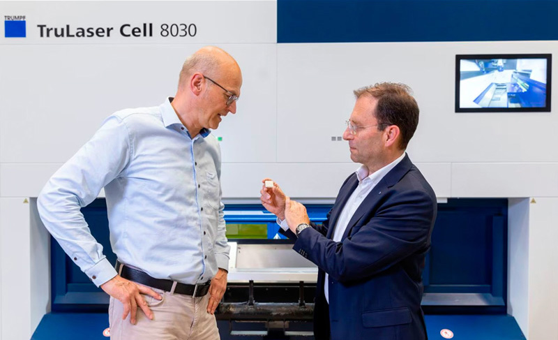 Richard Bannm&uuml;ller, CTO Trumpf Laser Technology, and Harald Kr&ouml;ger, Head of Sales and President of Automotive Business at SiMa.ai, discuss the topic of artificial intelligence. Image: Trumpf.