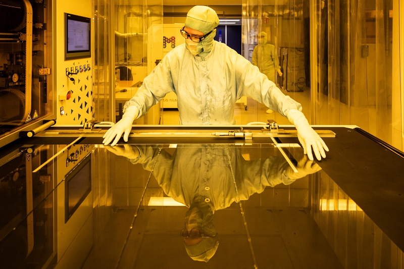Morphotonics says that its large-area nanoimprinting process is capable of fabricating 