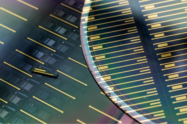 Wafer-thin: For next-generation digital and analog communications. Image: HyperLight.