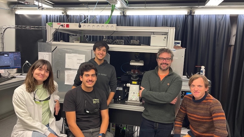 ICFO's TimSOM developers, left to right: Neus Sanfeliu, Santiago Ortiz, Mart&iacute;n Fern&aacute;ndez, Frederic CatalÃ , Michael Krieg. Credit: ICFO.