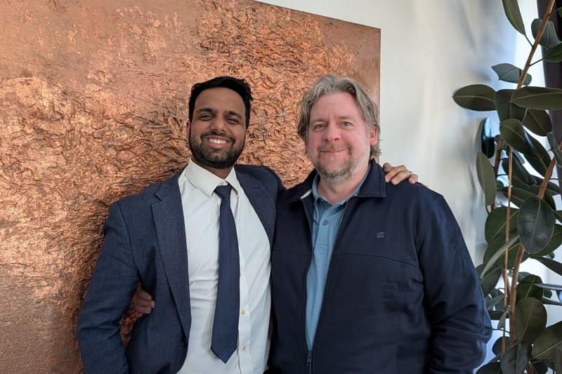 Emtek Holdings CEO Vaibhav Agarwal (left) with Cubert CEO and co-founder Ren&eacute; Heine. Photo: Emtek Holdings/Cubert.