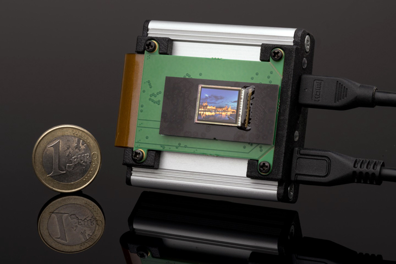 0.62-in SXGA High-Voltage CMOS Backplane with OLED. &copy; Fraunhofer IPMS