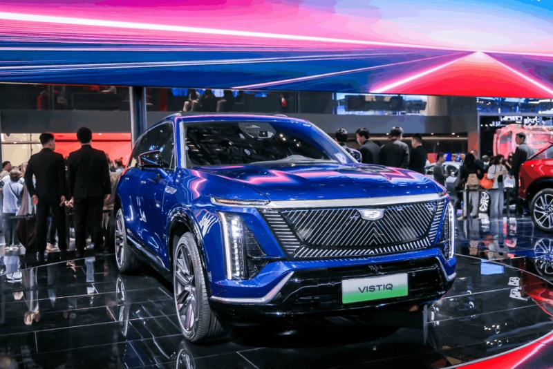 At the recent Shanghai Auto Show, US car firm Cadillac showcased its new all-electric 'VISTIQ' SUV. It features a long-range lidar from Hesai positioned behind the windshield, for so-called 