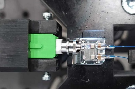 Canada-based Aeponyx says it can integrate optical isolators directly into PICs with minimum insertion loss and good isolation ratios. Image: Aeponyx.