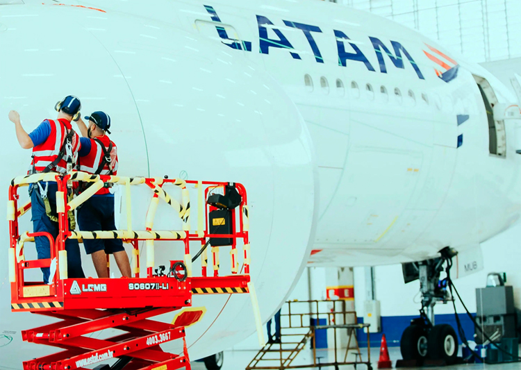 Existing technologies, such as AeroSHARK, developed by Lufthansa Technik and BASF, have already introduced riblet surfaces. Image: courtesy of Lufthansa Technik and BASF.