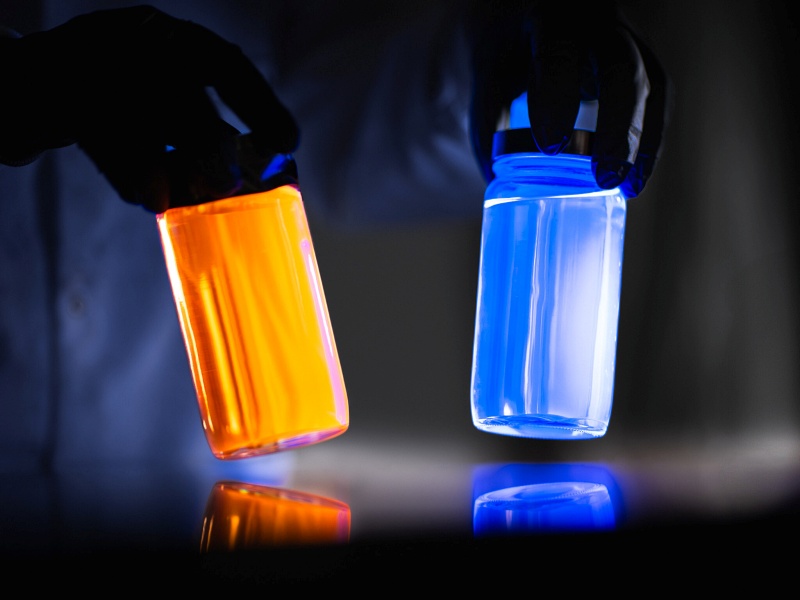 By carefully tailoring the chemical formulation and size of its cadmium-free quantum dots, UbiQD is able to produce fluorescent materials that absorb and re-emit light at wavelengths useful for specific applications. While QDs are widely deployed in commercial displays, they are yet to find applications in photovoltaics - but the extended development and supply agreement with First Solar could change that. Photo: UbiQD.