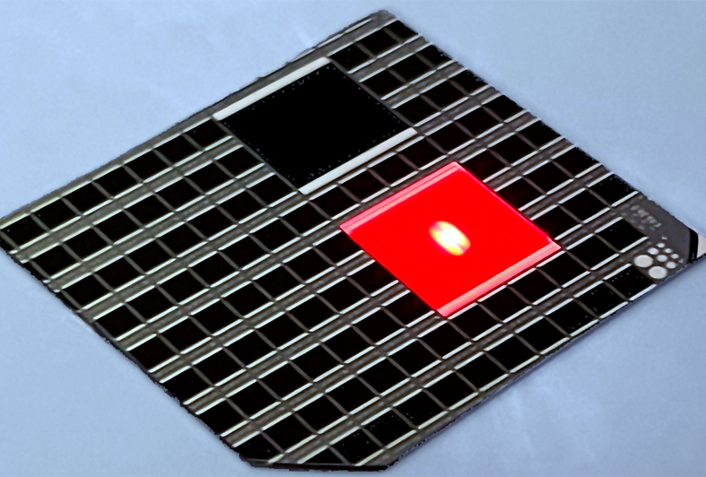 Under laser excitation, the GaInP indoor solar cell glows bright red, indicating the high material quality. &copy; Fraunhofer ISE.