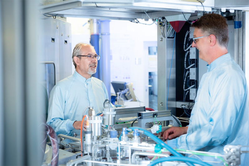 Dr. Dan Buca (left) with Andreas Tiedemann (right) at the CVD system from Aixtron, used for coating the wafer. Credit: Forschungszentrum JÃ¼lich / Jen&ouml; Gellinek.