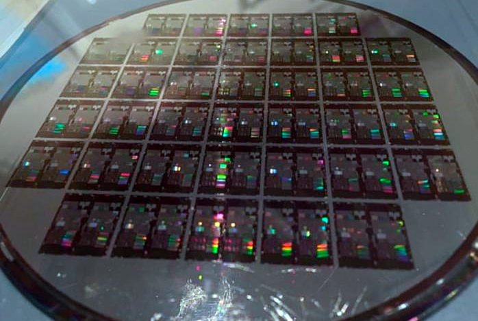 Researchers have now developed an efficient technique for integrating quantum dot lasers within silicon chiplets for scalable practical applications. Credit: Karlsbad at Openverse.