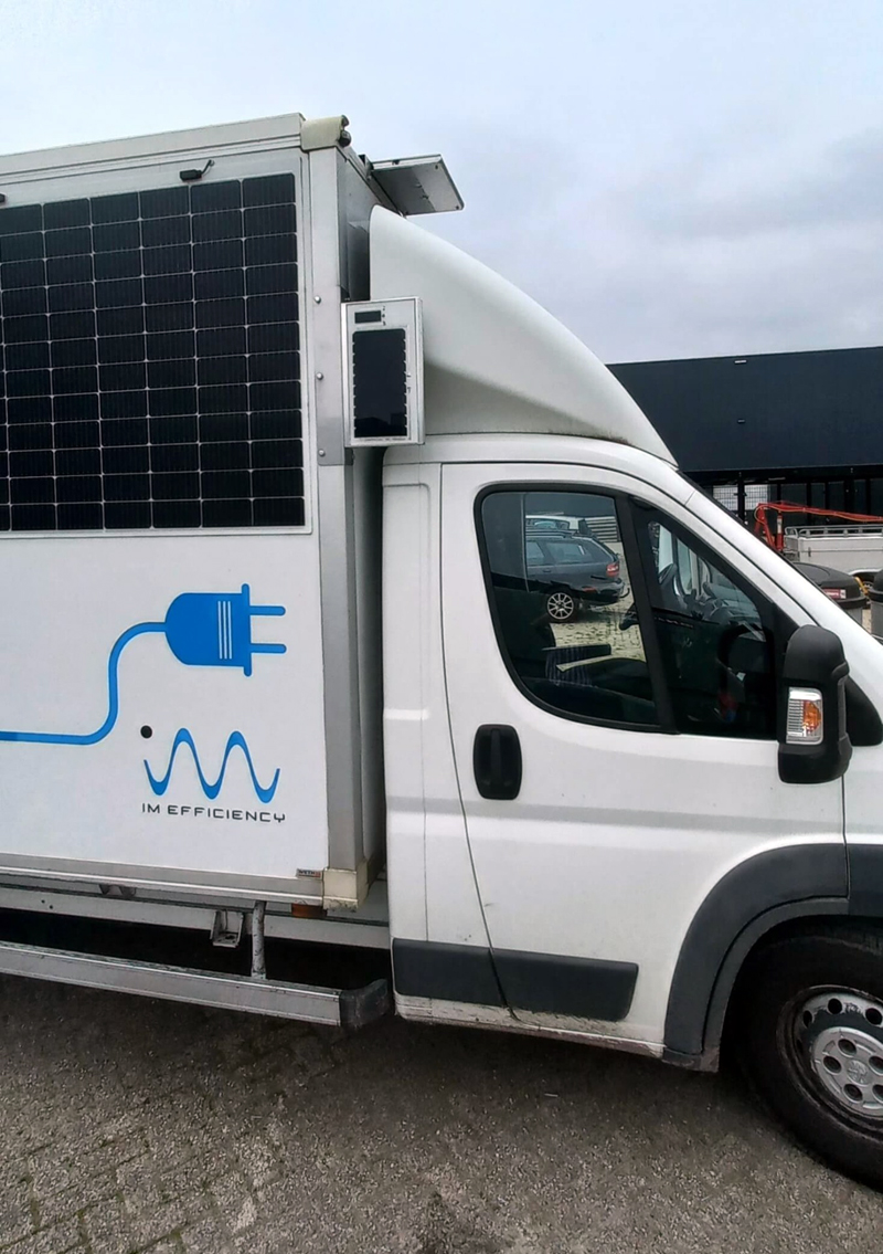Van-mounted mobile solar irradiance sensor, developed and used in the research project SolarMoves. &copy; IM Efficiency.