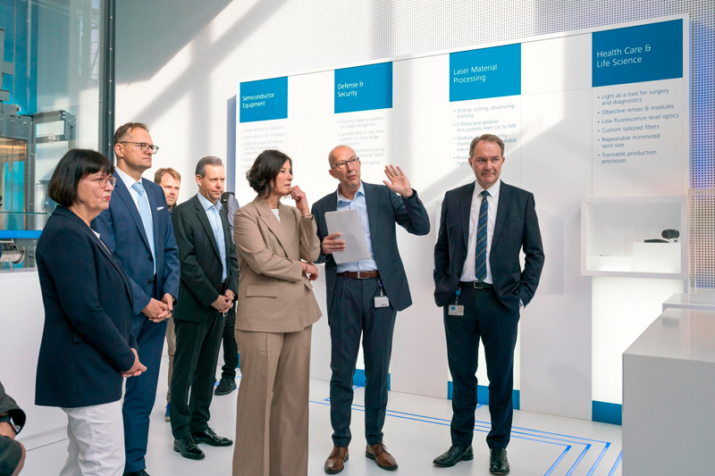 Site tour: Jenoptik CEO Dr. Stefan Traeger with Thuringia's Minister of Economic Affairs Colette Boos-John and Jenoptik Executive Board member Dr. Ralf Kuschnereit, who is responsible for Jenoptik's Semiconductor & Advanced Manufacturing business. Photo: Jenoptik.