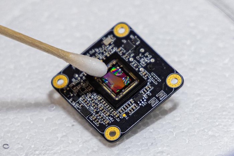The DeepInMiniMicroscope developed by UC Davis electrical engineering professor Weijian Yang combines optical technology and machine learning to create a device that can take high-resolution three-dimensional images inside living tissue. Credit: Mario Rodriguez/UC Davis.