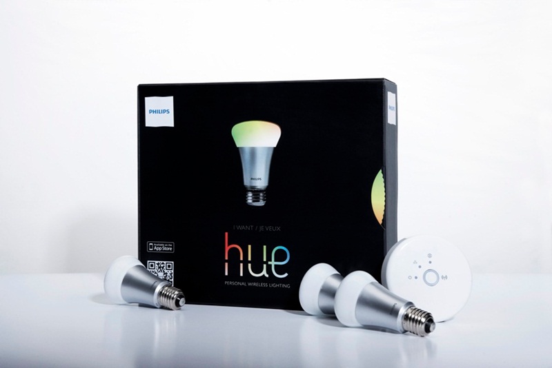 By selling exclusively through Apple's retail outlets, Philips appears to be trying to tap into the iPod generation and its spending power. At $199 for three light bulbs and a control system, the price of the 