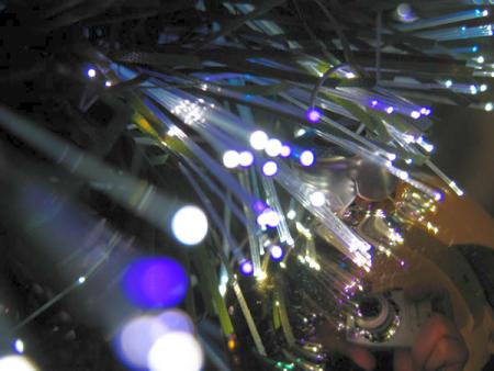Limitations of current connection technology for optical fibers are inhibiting the rapid spread of fast optical networks, according to VECTOR. Credit: stock photo.