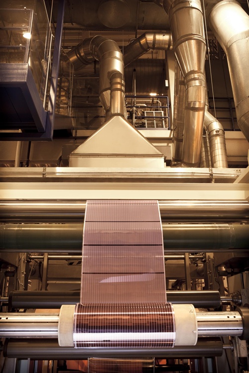 Konarka's starte-of-the-art (for organic PV) facility included this roll-to-roll machine for producing what ought to have been cheap, reliable, flexible solar modules. It will now be one of the assets up for sale through the chapter 7 liquidation process. Credit: Konarka Power Plastic(R) by George Disario.