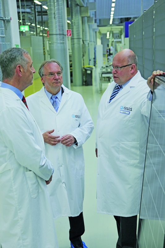 Germany's Federal Minister of the Environment Peter Altmaier (right), on a trip to Q-Cells earlier this summer. Altmaier also visited the organic PV company Heliatek recently. Credit: Q-Cells. 