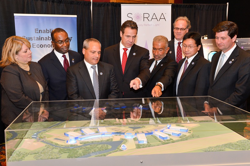 New York governor Andrew Cuomo (center) inspects plans for Soraa's new LED fabrication facility in Buffalo. Credit: Soraa.