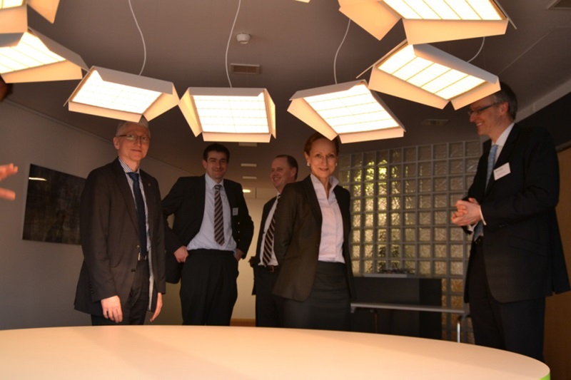 Professor Sabine von Schorlemer takes a tour of the Fraunhofer COMEDD facility, and sees OLED lighting in action. Credit: Fraunhofer COMEDD.